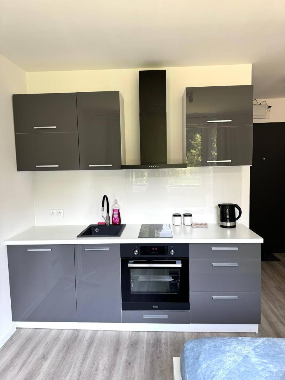 Quiet Apartment Near The Park, Metro, Centre, Wi-Fi - By Hik Apartments วอร์ซอ ภายนอก รูปภาพ